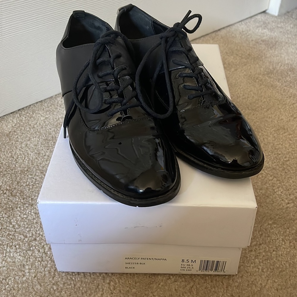 Calvin Klein Women's Aracely Oxford - Size 8.5